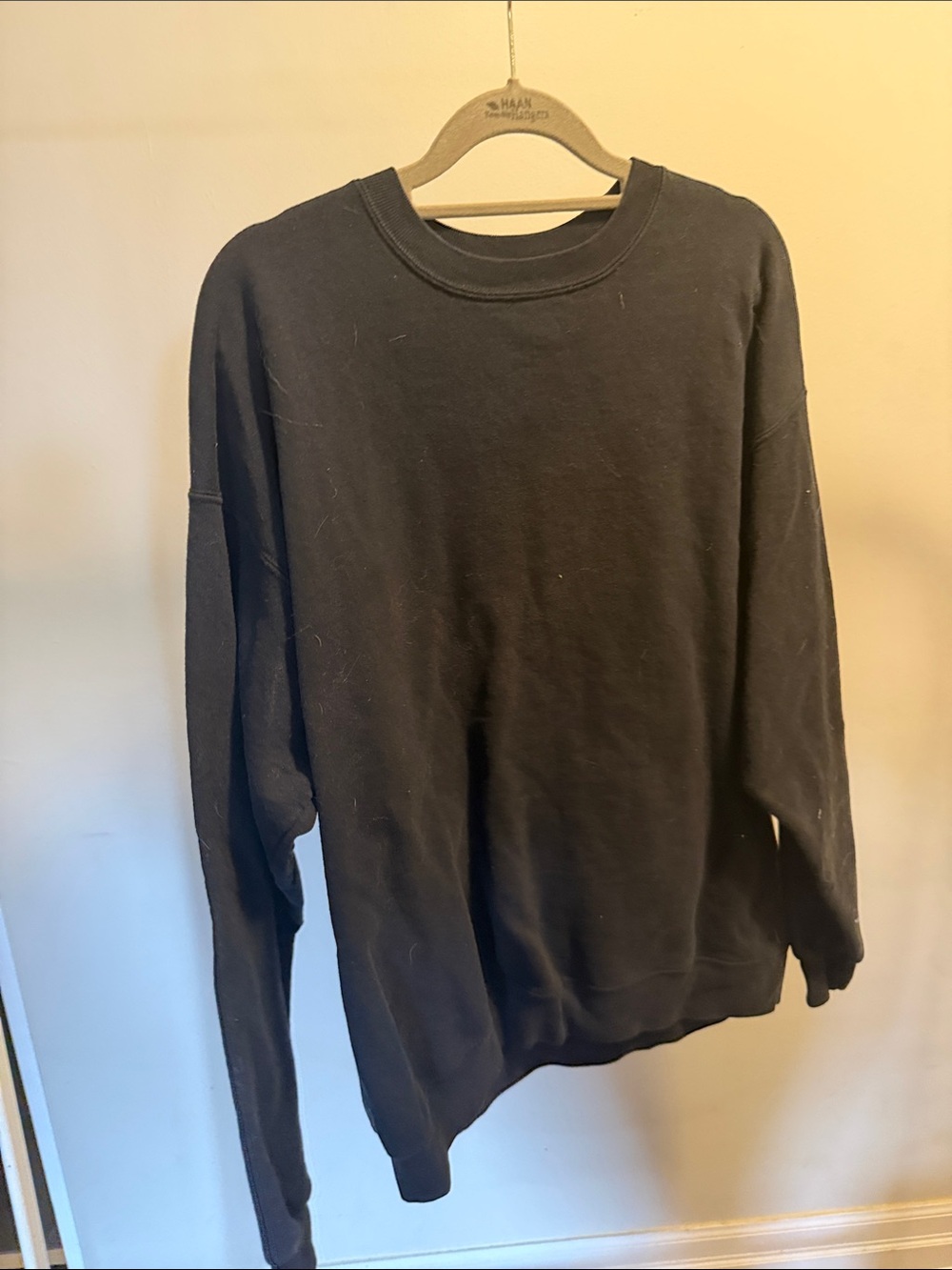 Hanes Men's Black Crewneck Sweatshirt